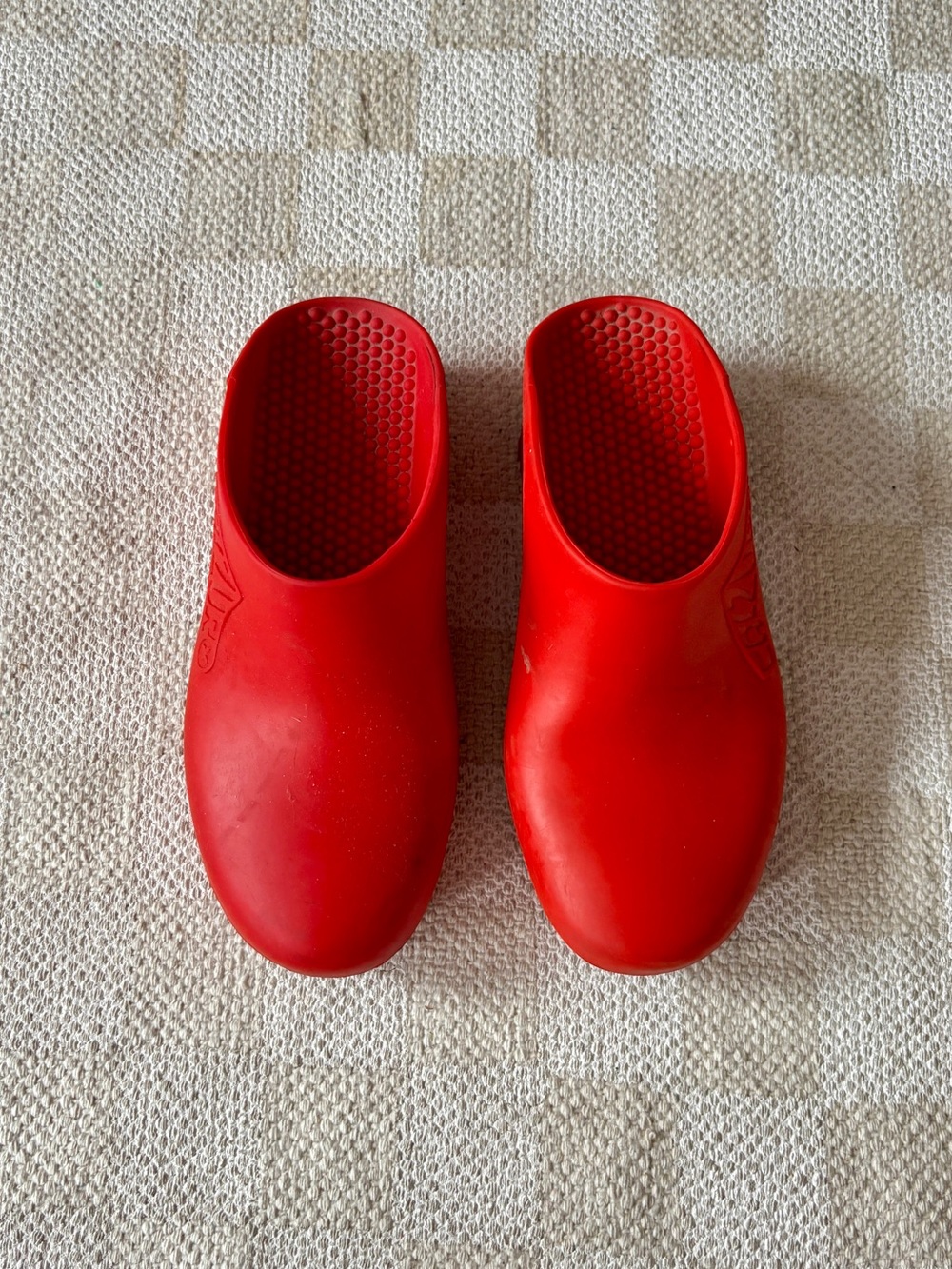 Calzuro Red Classic Clogs